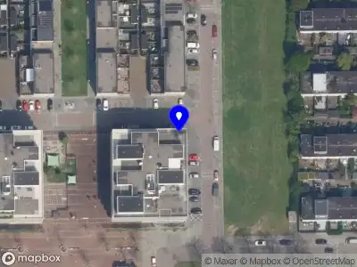 Ambulance met grote spoed naar de Apollostraat in Rotterdam