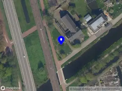 Ambulance met grote spoed naar de Bermeinde in Rotterdam