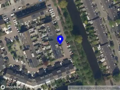 Ambulance met grote spoed naar de Pijnboomdreef in Vlaardingen