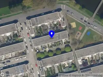 Ambulance met grote spoed naar de Nehrusingel in Rotterdam