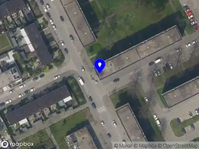Ambulance met grote spoed naar de Thamerdijk in Rotterdam