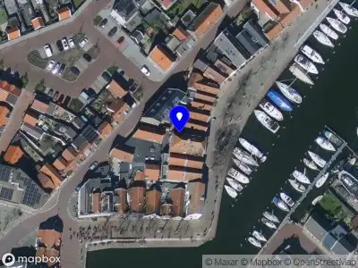 Brandweer met grote spoed naar de Vingerling in Middelharnis vanwege reanimatie