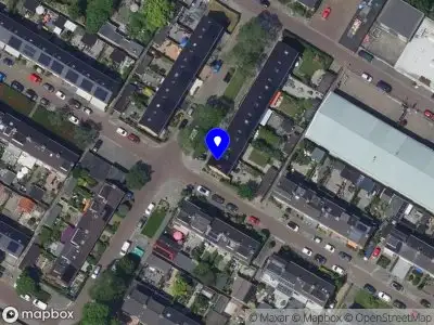 Ambulance met grote spoed naar de Burgemeester de Roostraat in Dordrecht
