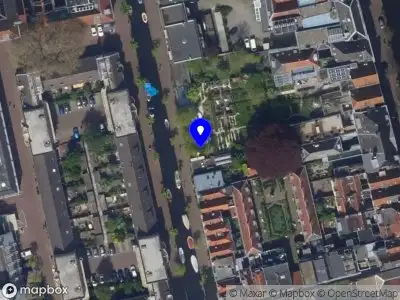 Ambulance met grote spoed naar de Doelengracht in Leiden