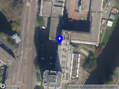 Ambulance met grote spoed naar de Boezemsingel in Rotterdam