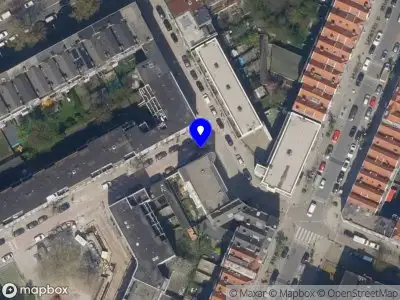 Ambulance met gepaste spoed naar de Zoutziedersstraat in Rotterdam