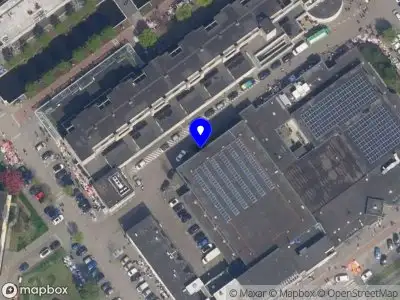 Ambulance met gepaste spoed naar de Griendwerkerstraat in Rotterdam