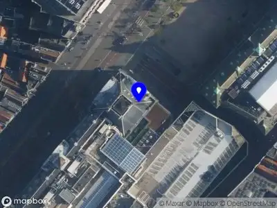 Brandweer met gepaste spoed naar de Beursplein in Amsterdam