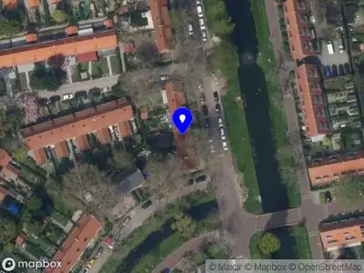 Ambulance met grote spoed naar de Langegeer in Rotterdam