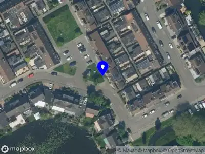 Ambulance met grote spoed naar de Hein Kwakmanstraat in Volendam