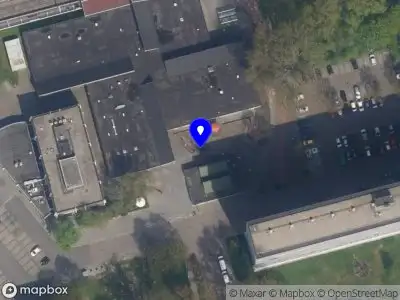 Ambulance met grote spoed naar de Hendersonplaats in Rotterdam