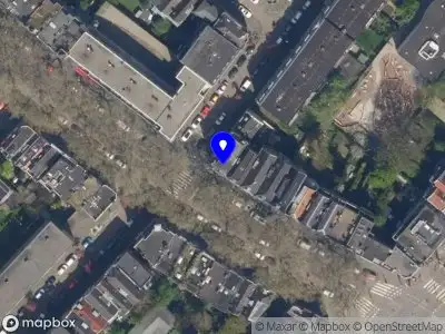 Ambulance met gepaste spoed naar de Rodenrijselaan in Rotterdam