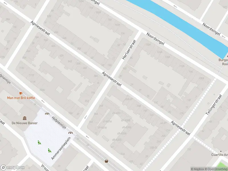 Ambulance met grote spoed naar de Herlaerstraat in Rotterdam