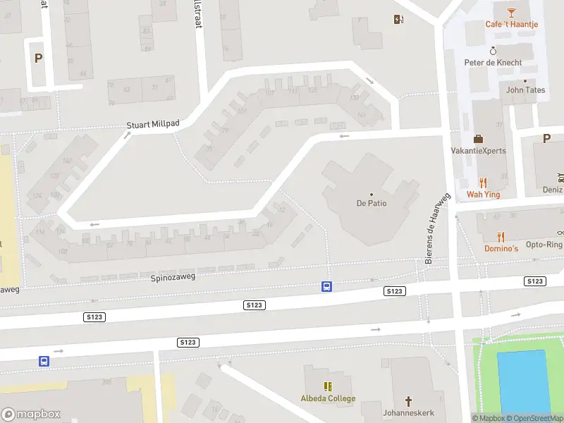 Ambulance met grote spoed naar de Bergsonstraat in Rotterdam