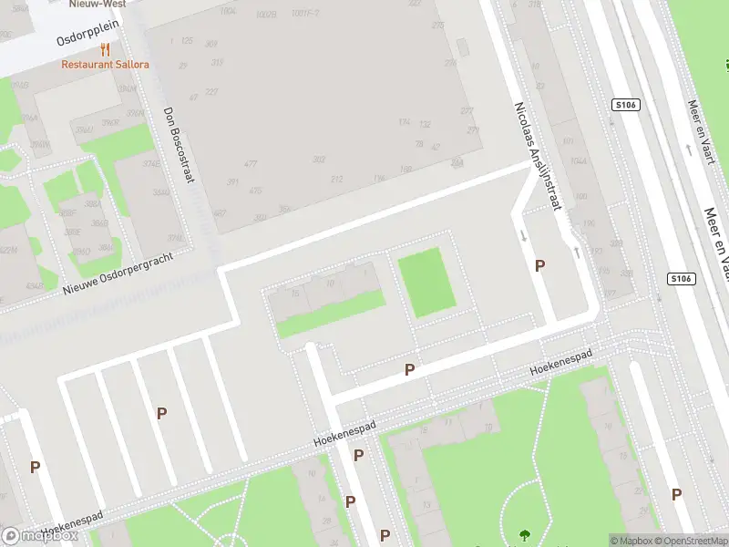 Ambulance met grote spoed naar de Wilhelmina Bladergroenstraat in Amsterdam