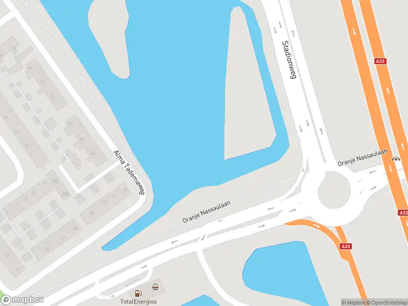 Brandweer met gepaste spoed naar de Oranje Nassaulaan in Heerenveen vanwege een buitenbrand