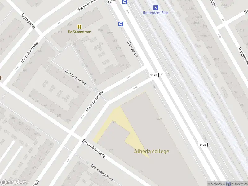 Ambulance met grote spoed naar de Machiniststraat in Rotterdam