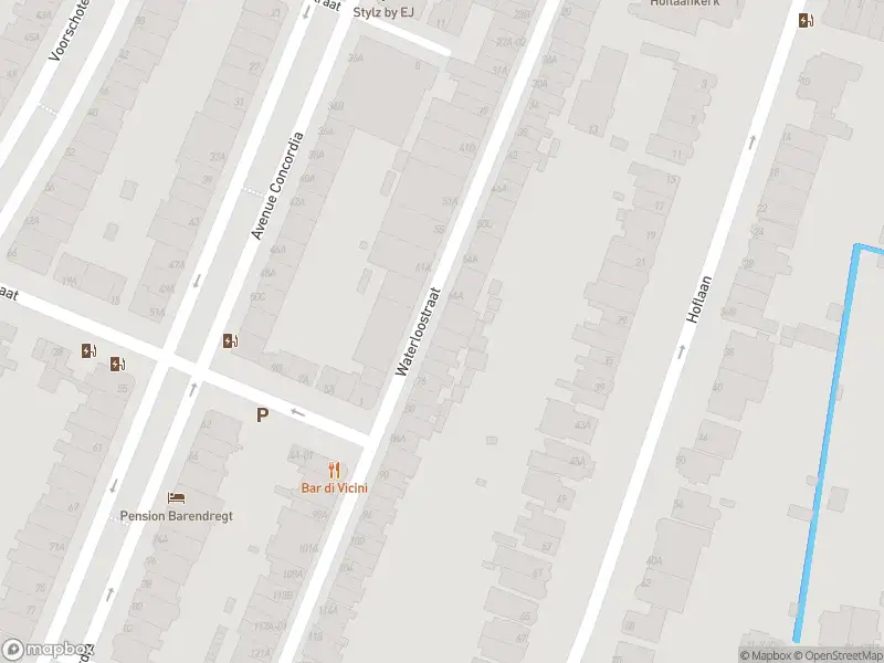 Ambulance met grote spoed naar de Waterloostraat in Rotterdam