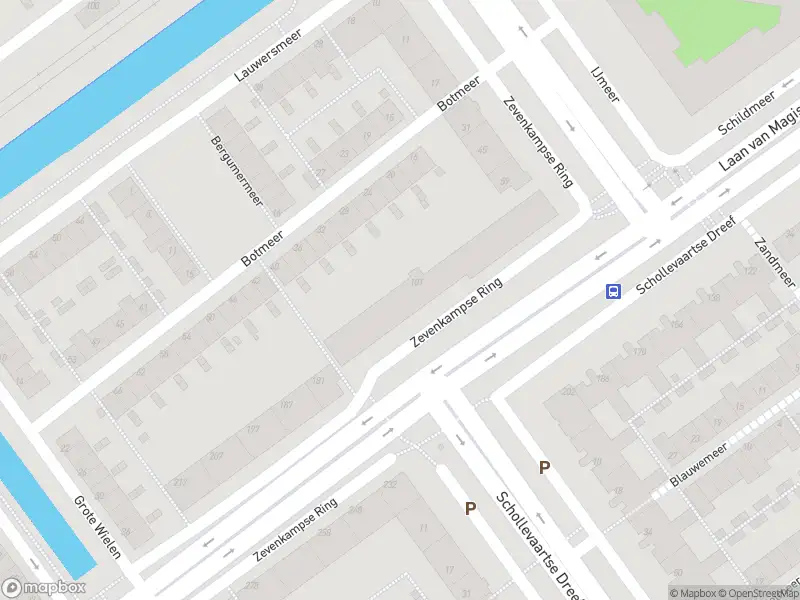 Ambulance met gepaste spoed naar de Zevenkampse Ring in Rotterdam