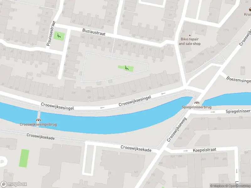 Ambulance met grote spoed naar de Crooswijksesingel in Rotterdam