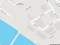 Ambulance met grote spoed naar de Zomerdijk in Maassluis