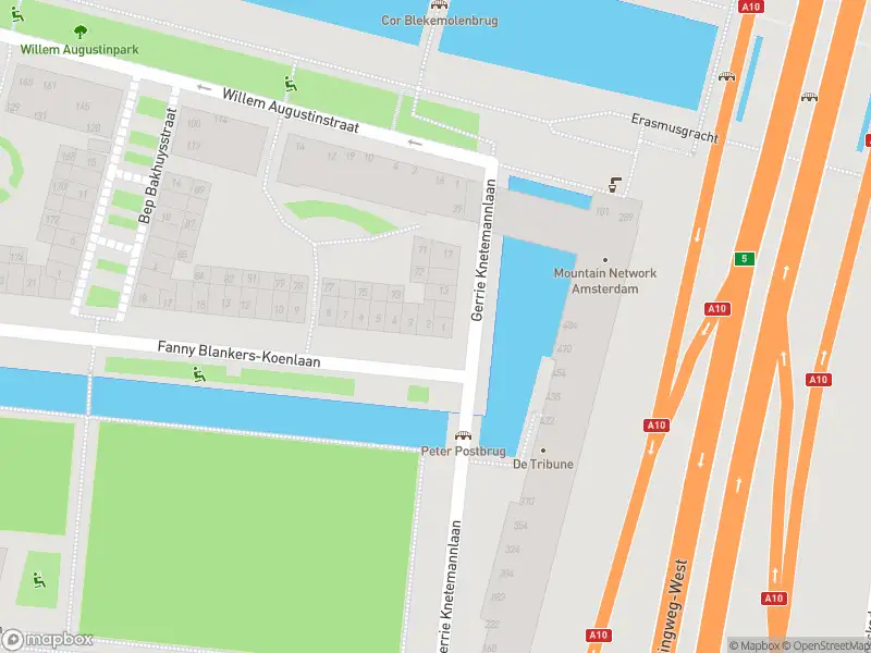 Ambulance met grote spoed naar de Fanny Blankers-Koenlaan in Amsterdam