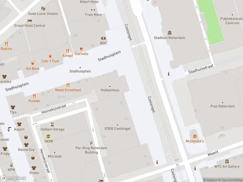 Ambulance met gepaste spoed naar de Coolsingel in Rotterdam