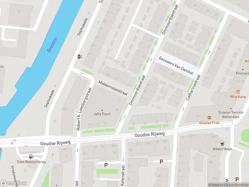 Ambulance met grote spoed naar de Middelmolenstraat in Rotterdam