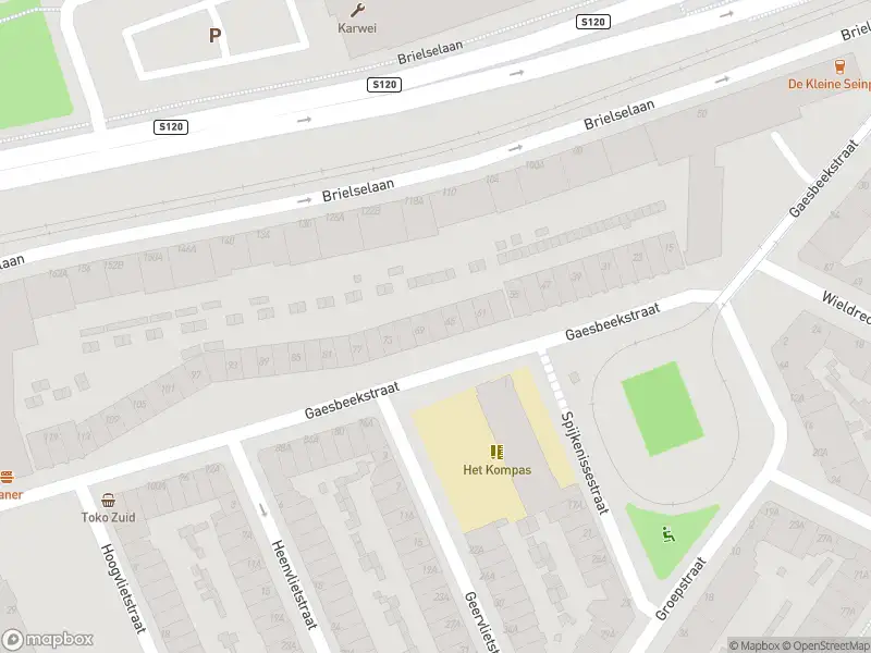 Ambulance met gepaste spoed naar de Gaesbeekstraat in Rotterdam