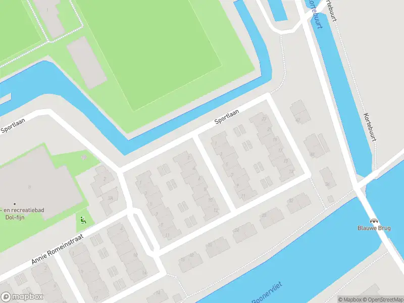 Ambulance met gepaste spoed naar de Belle van Zuylenstraat in Maassluis