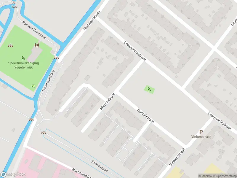 Ambulance met gepaste spoed naar de Mezenstraat in Leiden