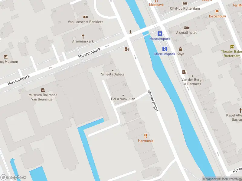 Ambulance met grote spoed naar de Westersingel in Rotterdam