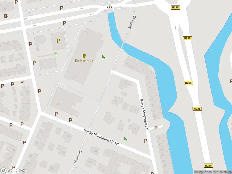 Ambulance met gepaste spoed naar de Kanaaldijk in Purmerend