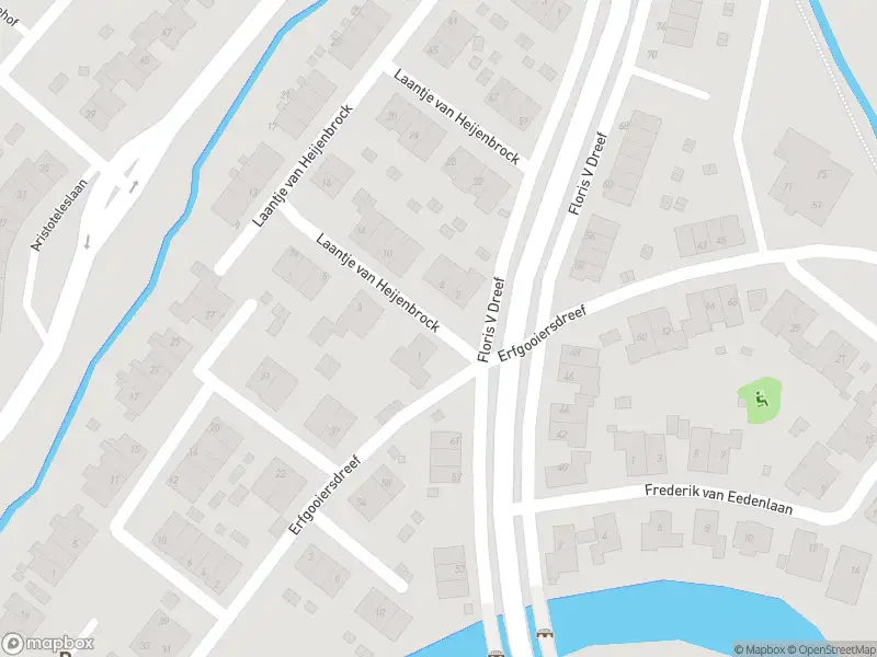 Brandweer met gepaste spoed naar de Laantje van Heijenbrock in Blaricum vanwege stormschade