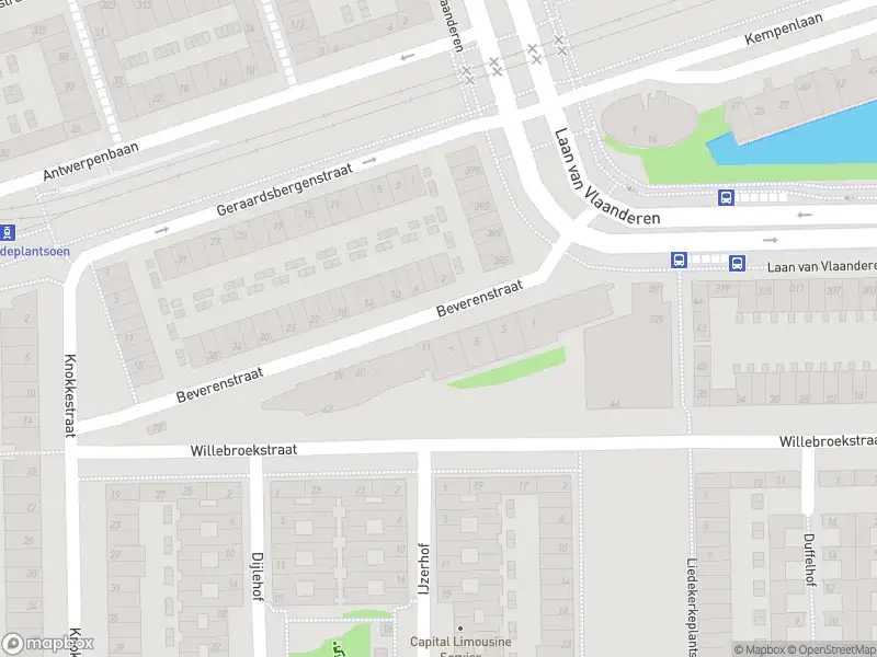 Ambulance met grote spoed naar de Beverenstraat in Amsterdam