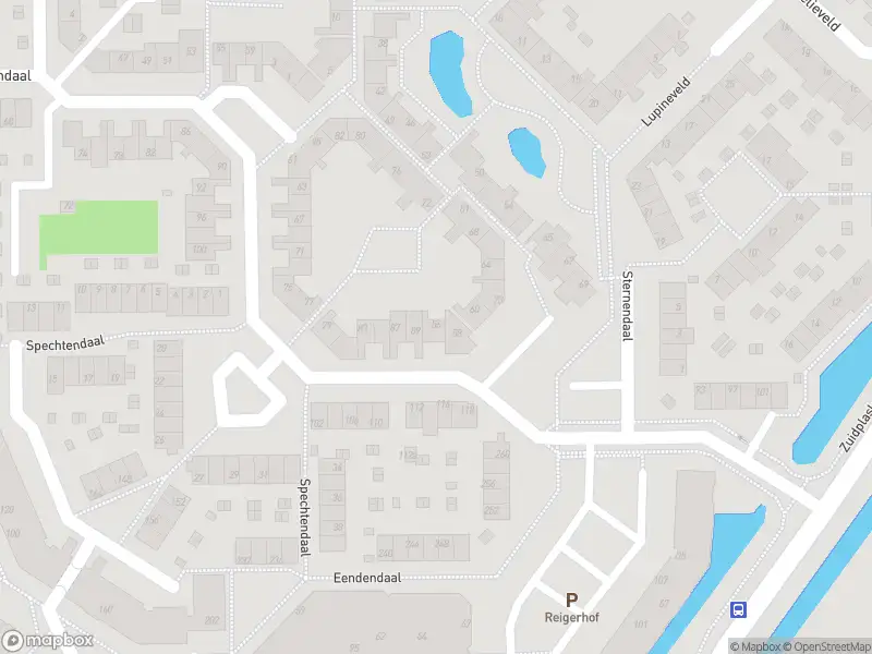 Ambulance met grote spoed naar de Valkendaal in Nieuwerkerk aan den IJssel