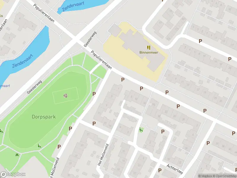 Ambulance met grote spoed naar de Het Mollenveld in Uitgeest