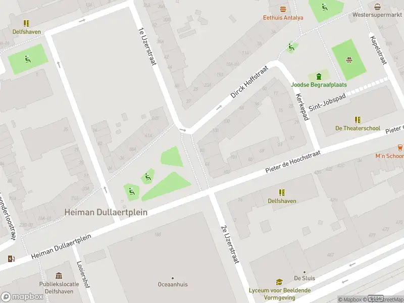 Ambulance met grote spoed naar de Heiman Dullaertplein in Rotterdam