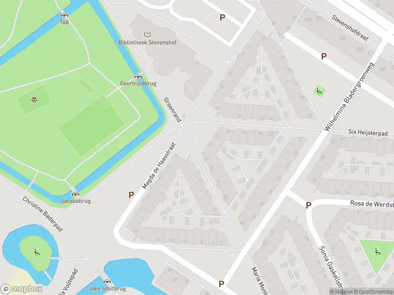 Ambulance met grote spoed naar de Maria Montessoripad in Leiden