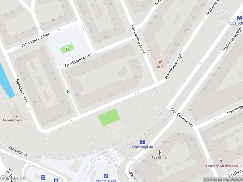 Ambulance met grote spoed naar de Rhijnvis Feithstraat in Rotterdam