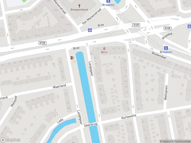 Ambulance met grote spoed naar de Langegeer in Rotterdam