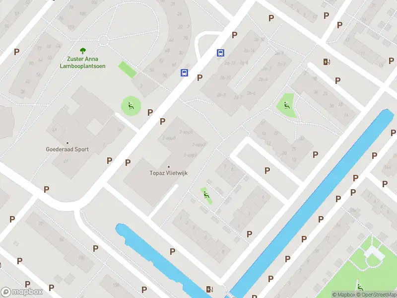 Ambulance met gepaste spoed naar de Tolstraat in Voorschoten
