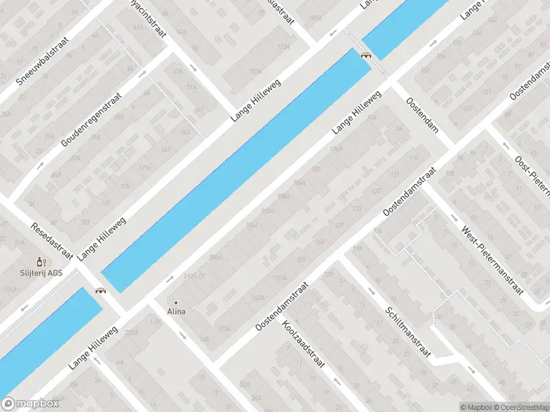 Ambulance met gepaste spoed naar de Lange Hilleweg in Rotterdam