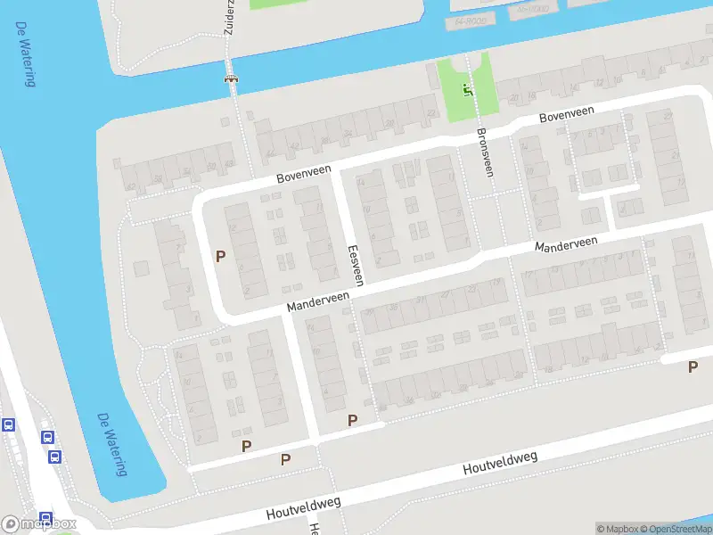 Ambulance met grote spoed naar de Eesveen in Zaandam