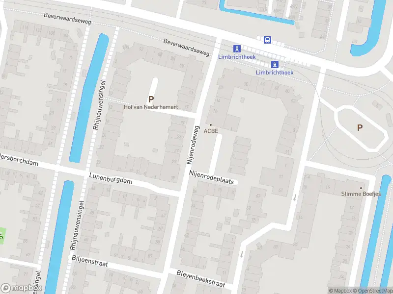 Ambulance met grote spoed naar de Nijenrodeweg in Rotterdam