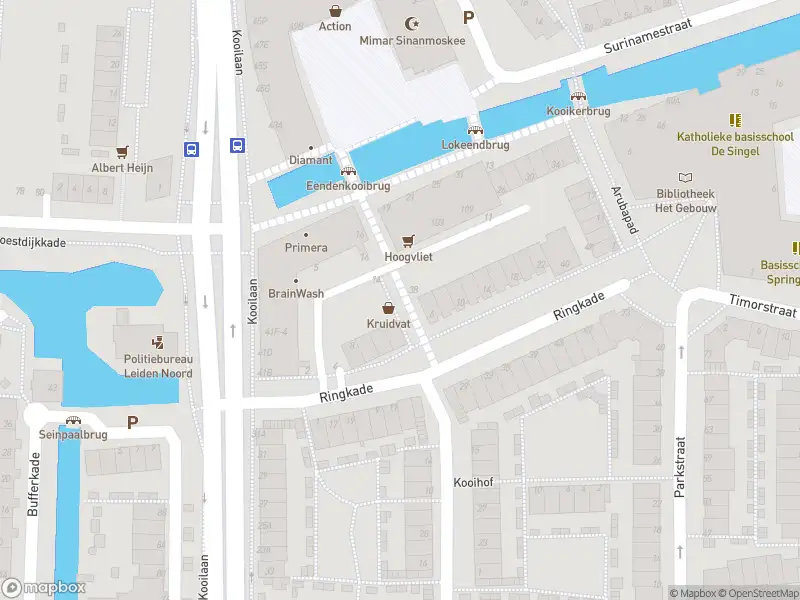 Ambulance met grote spoed naar de Philipsburgstraat in Leiden
