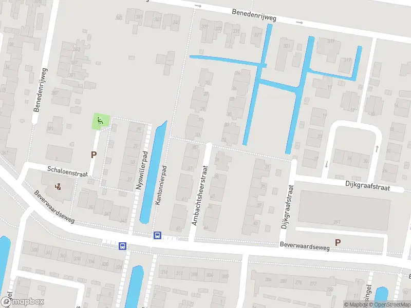 Ambulance met grote spoed naar de Ambachtsheerstraat in Rotterdam