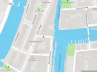 Ambulance met gepaste spoed naar de Tweede Breeuwersstraat in Amsterdam