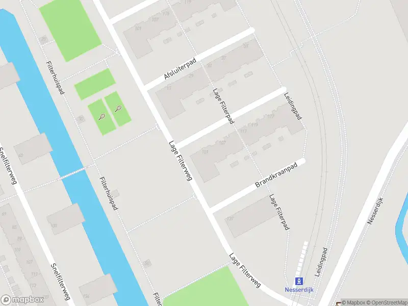 Ambulance met grote spoed naar de Dienstkraanpad in Rotterdam