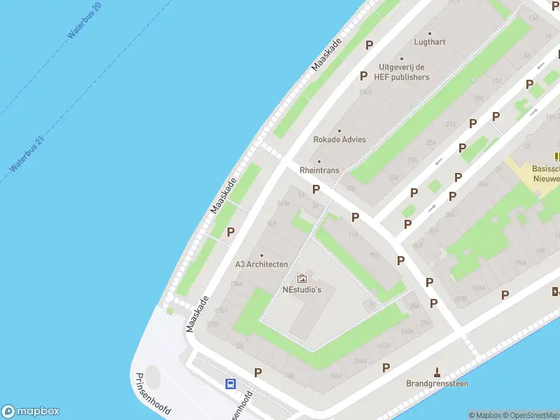 Ambulance met grote spoed naar de Maaskade in Rotterdam